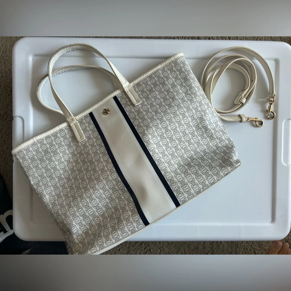 Well Loved Tory Burch Gemini Link 2-Way Bag